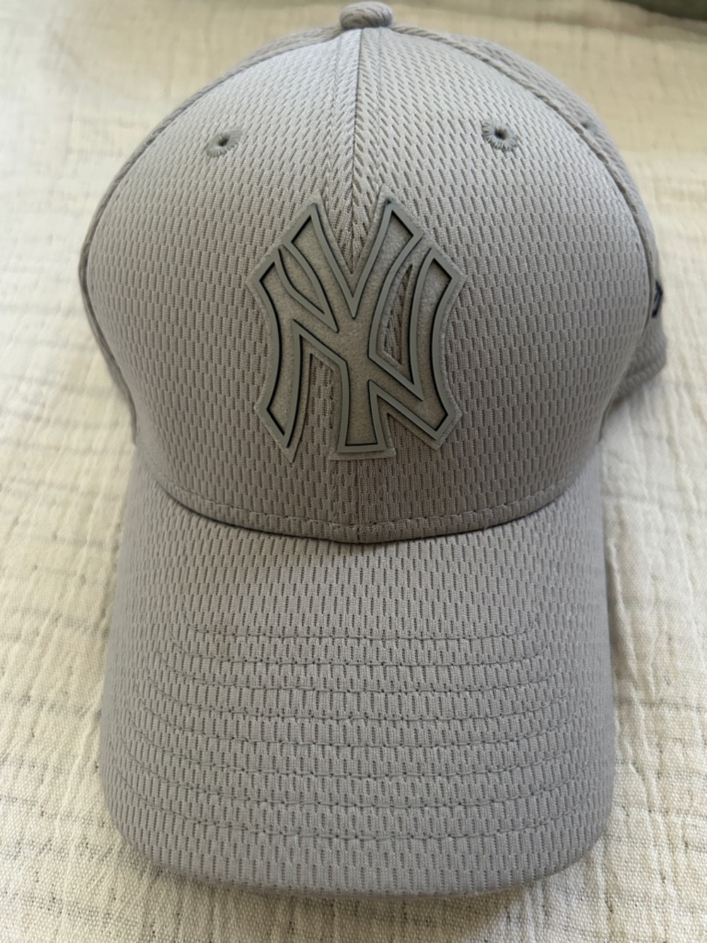 New York Yankees Gray Performance Mesh Baseball Cap